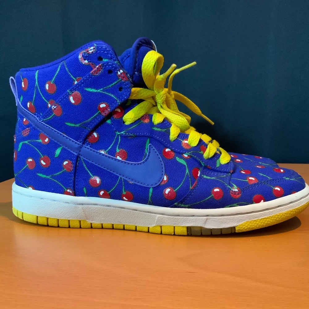 2009 Nike Dunks - image 2